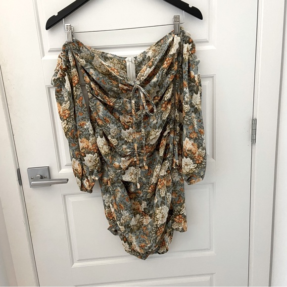 Boutique Rococo Floral Off-Shoulder Long Sleeve Tie-Front Short Dress - Picture 7 of 13